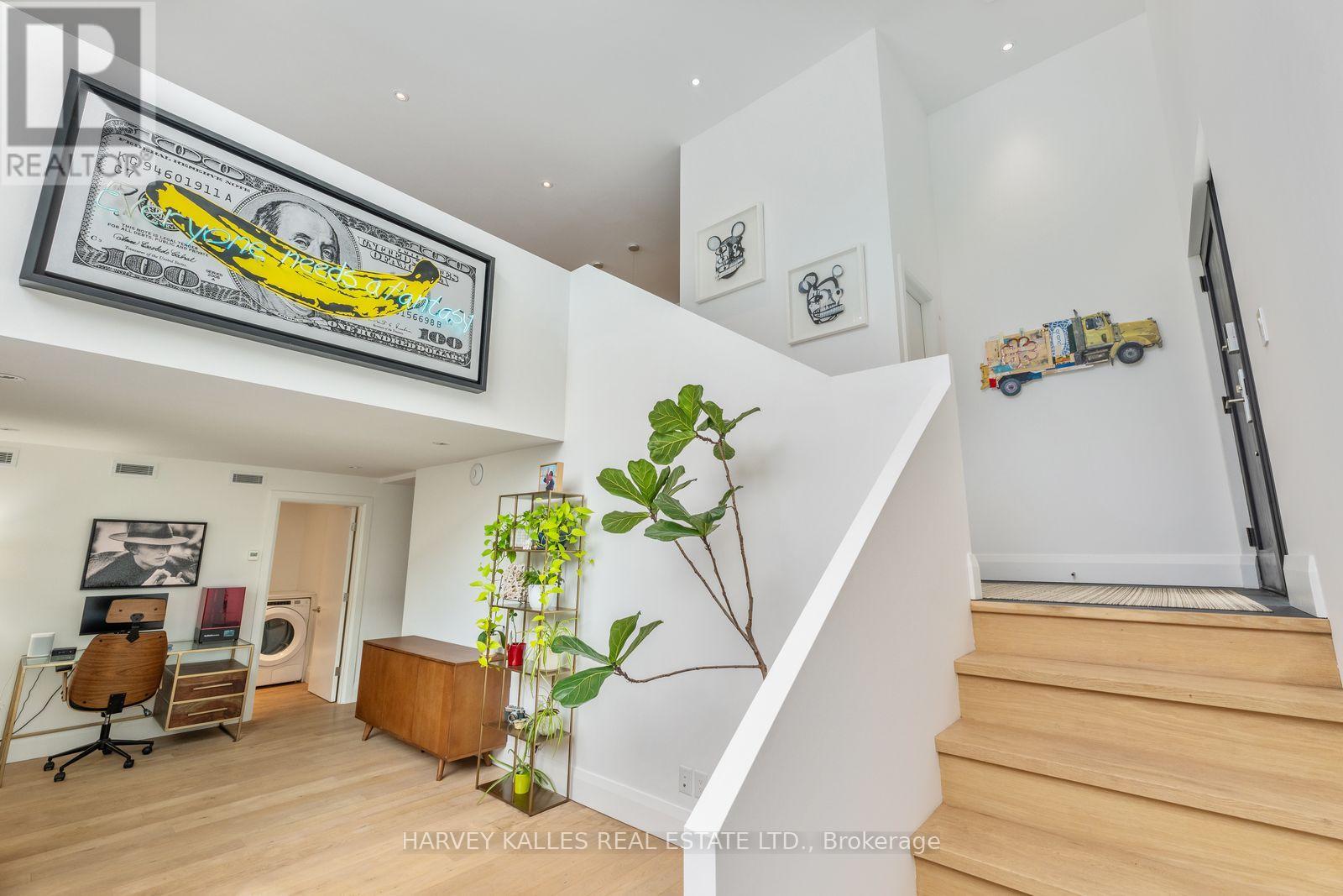 B - 34 Coulson Avenue, Toronto, Ontario  M4V 1Y5 - Photo 8 - C12838352