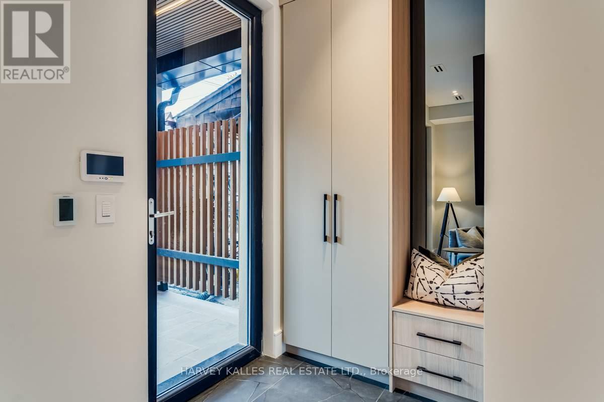 179 Palmerston Avenue, Toronto, Ontario  M6J 2J3 - Photo 4 - C12839228