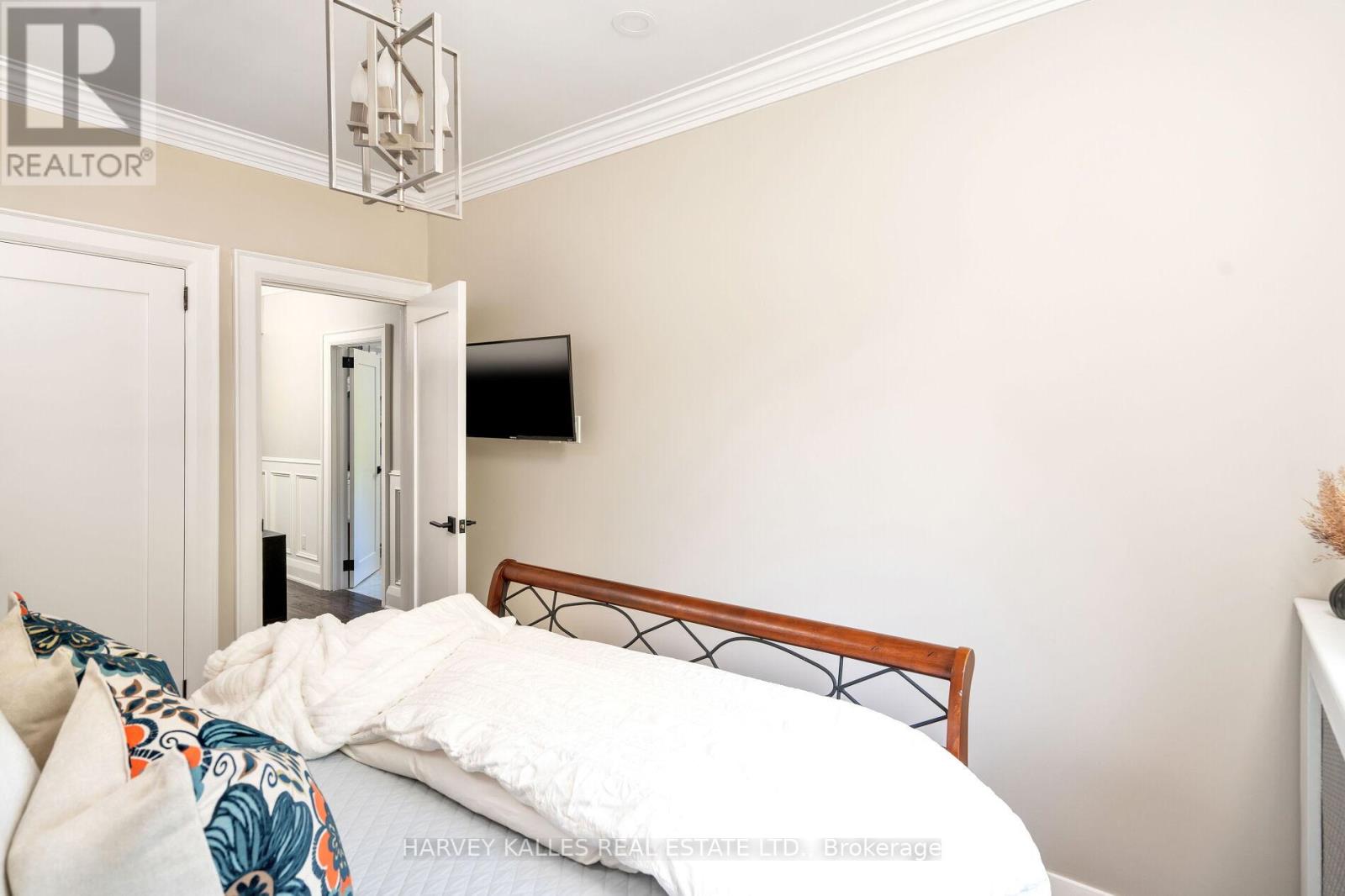 39 Standish Avenue, Toronto, Ontario  M4W 3B2 - Photo 21 - C12841572