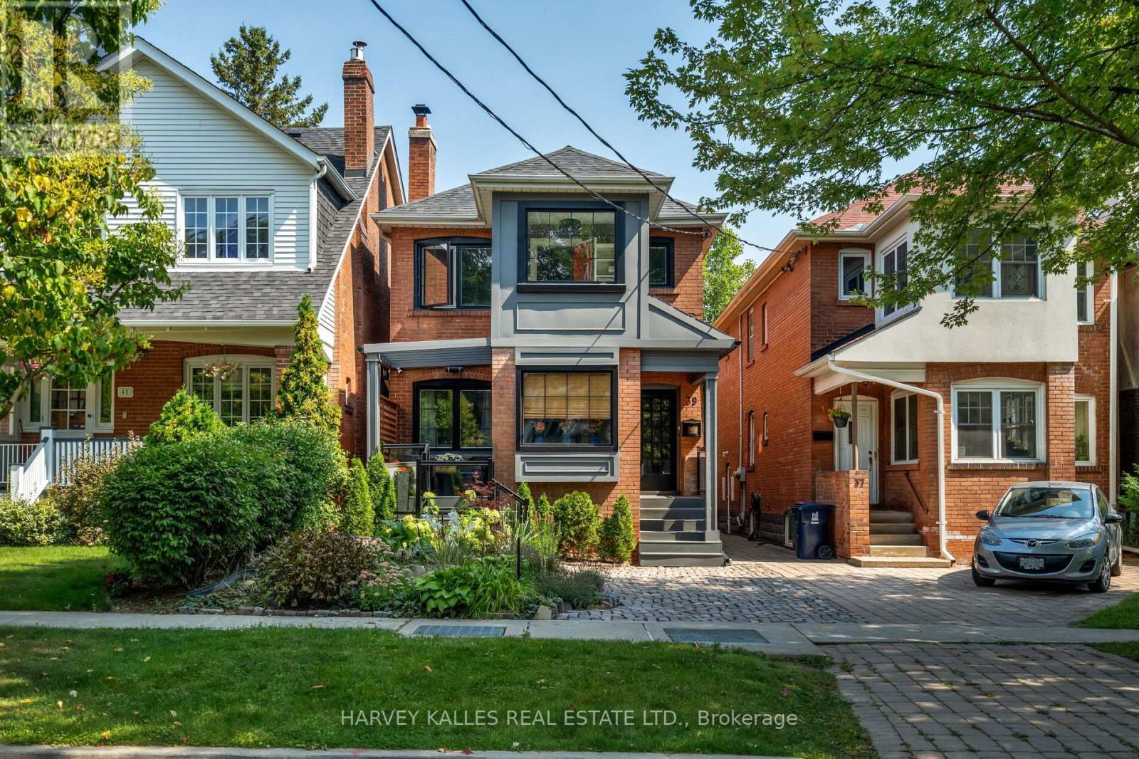 39 Standish Avenue, Toronto, Ontario  M4W 3B2 - Photo 4 - C12841572