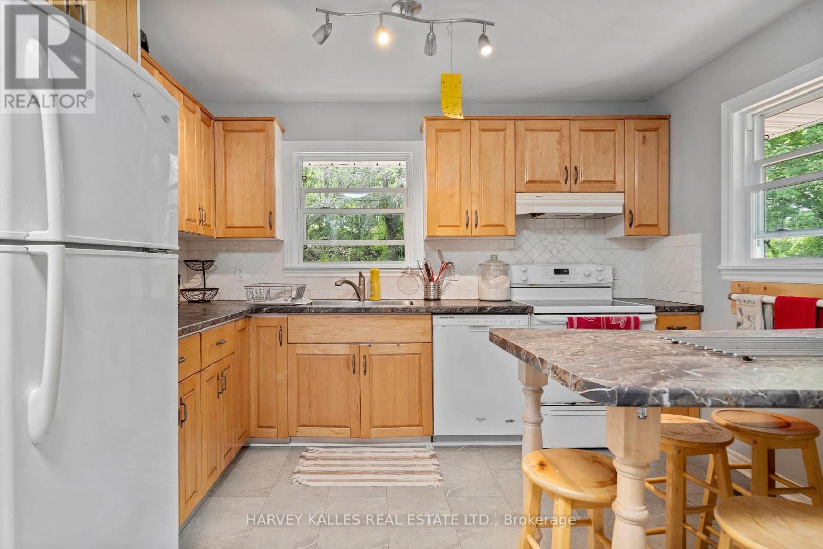 48 Ontario Street, Prince Edward County, Ontario  K0K 2T0 - Photo 9 - X12842092