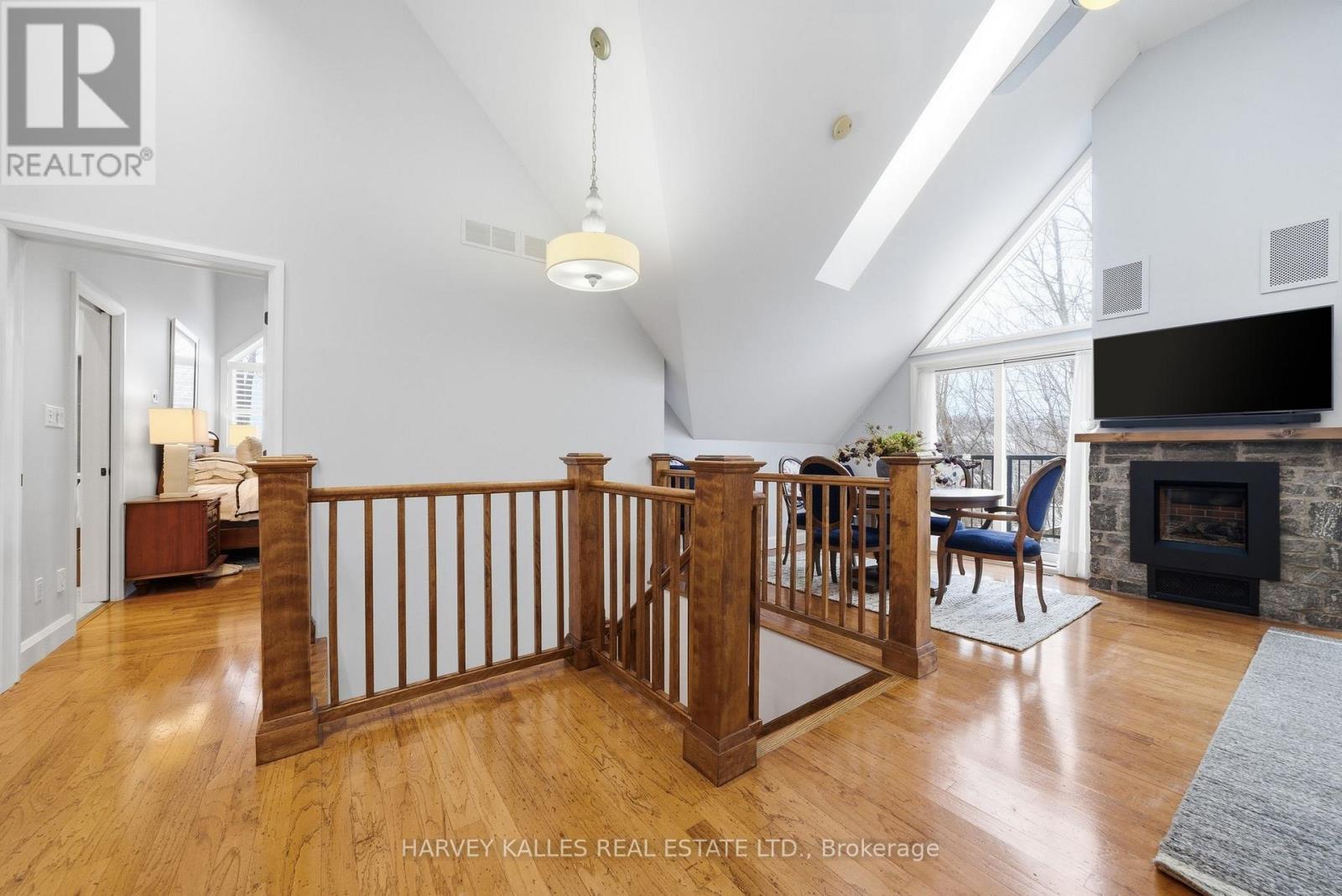 7 - 4 Bridge Street, Prince Edward County, Ontario  K0K 2T0 - Photo 15 - X12842956