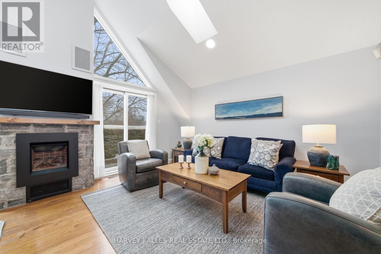 7 - 4 Bridge Street, Prince Edward County, Ontario  K0K 2T0 - Photo 18 - X12842956