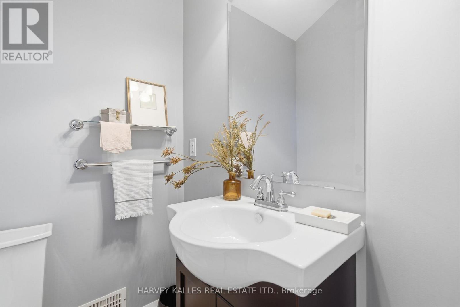 7 - 4 Bridge Street, Prince Edward County, Ontario  K0K 2T0 - Photo 24 - X12842956