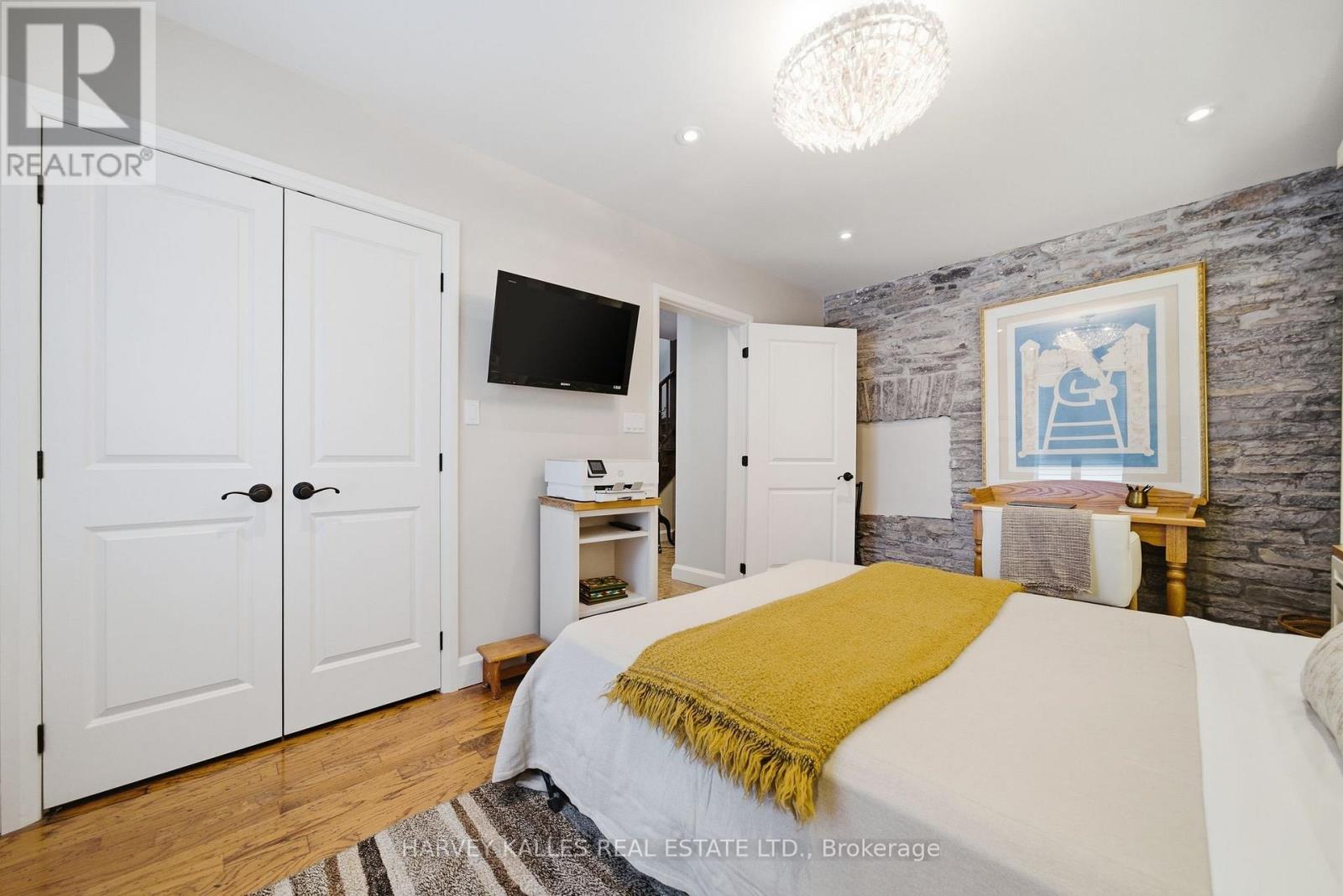 7 - 4 Bridge Street, Prince Edward County, Ontario  K0K 2T0 - Photo 7 - X12842956