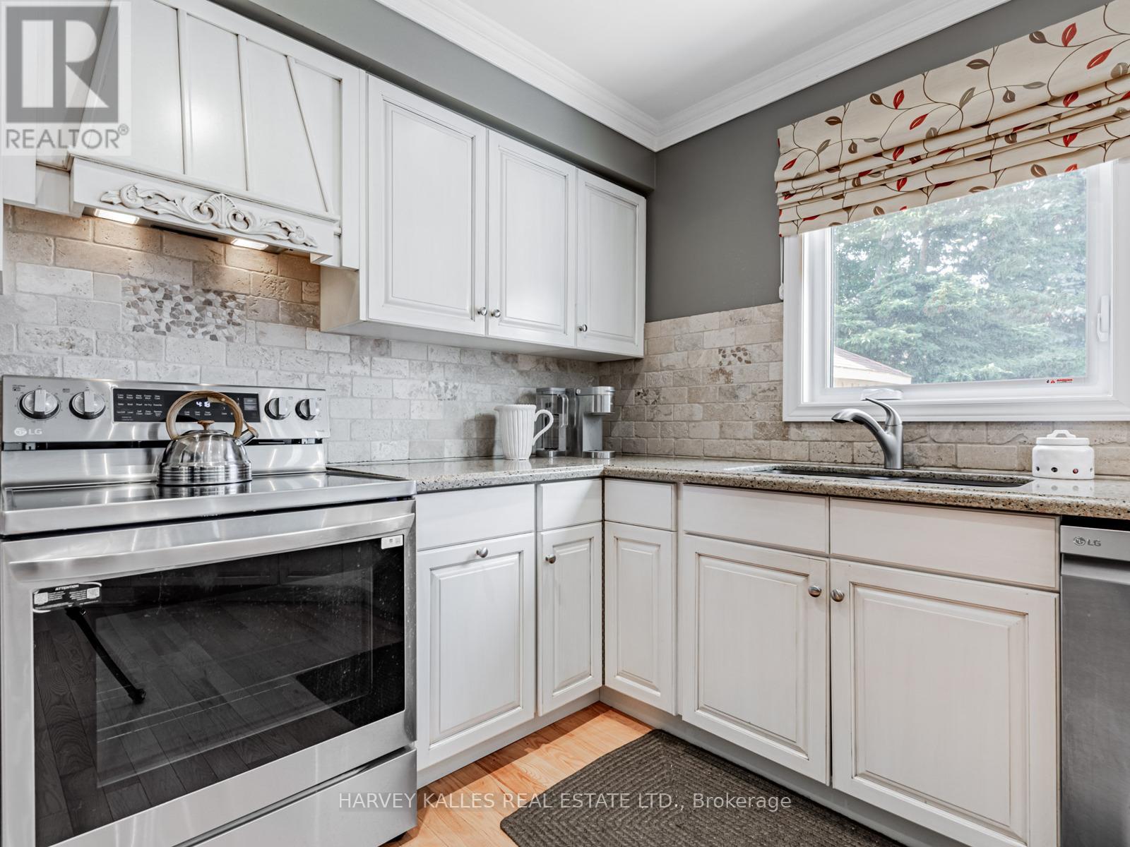 49 Rothean Drive, Whitby, Ontario L1P 1L5 - Photo 10 - E12846310