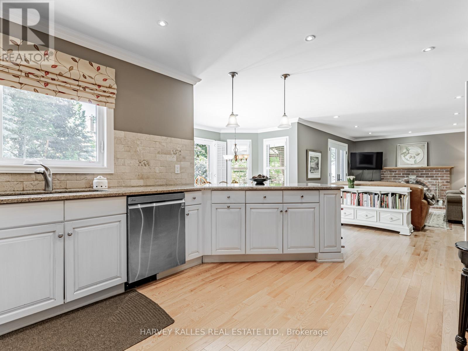 49 Rothean Drive, Whitby, Ontario L1P 1L5 - Photo 11 - E12846310