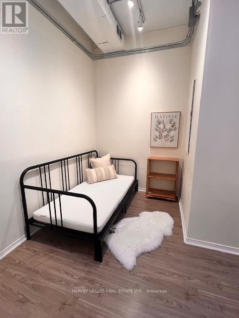 Room 1 - 605 Bloor Street, Toronto, Ontario  M6G 1K5 - Photo 2 - C12846466