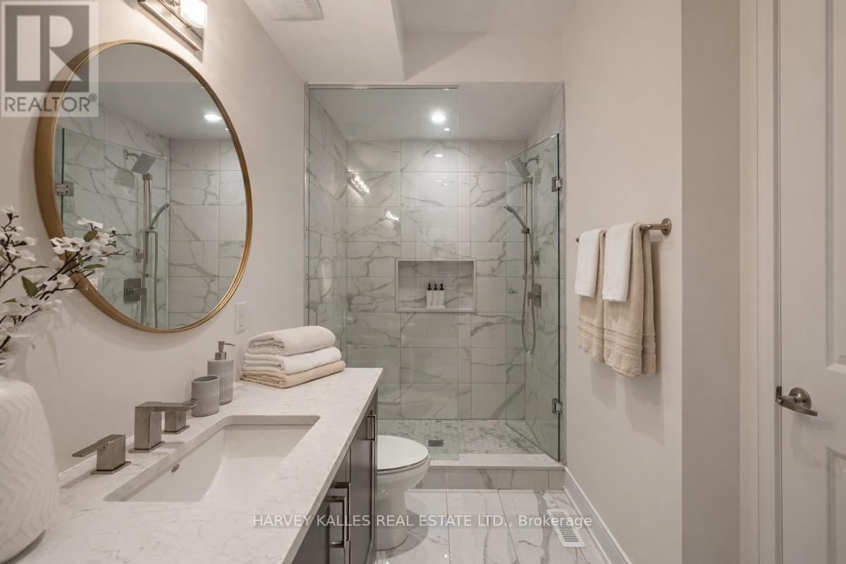 17 Innes Avenue, Toronto, Ontario  M6E 0B2 - Photo 11 - W12846648