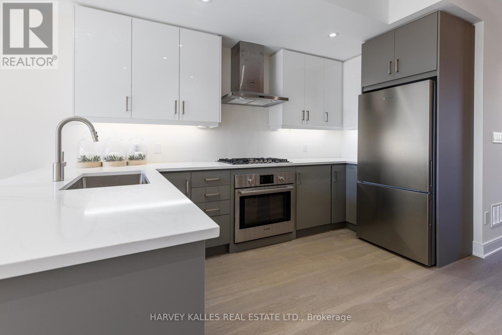 17 Innes Avenue, Toronto, Ontario  M6E 0B2 - Photo 15 - W12846648