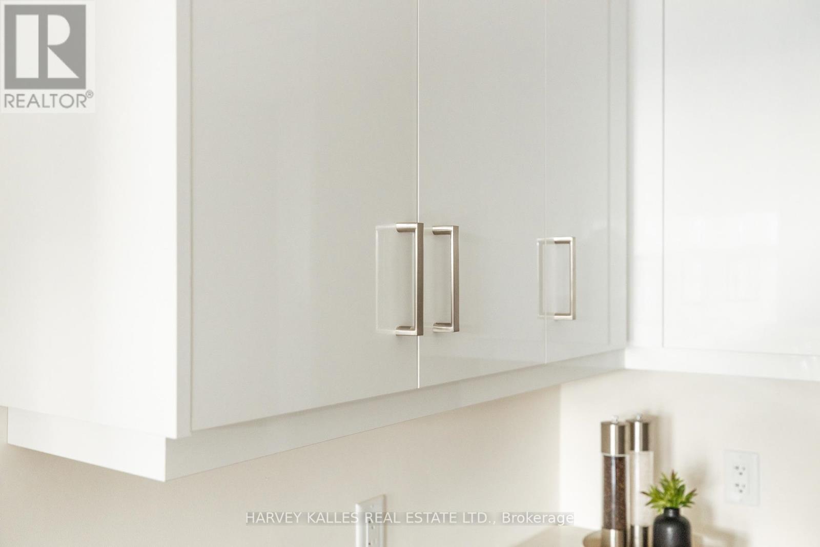 17 Innes Avenue, Toronto, Ontario  M6E 0B2 - Photo 22 - W12846648