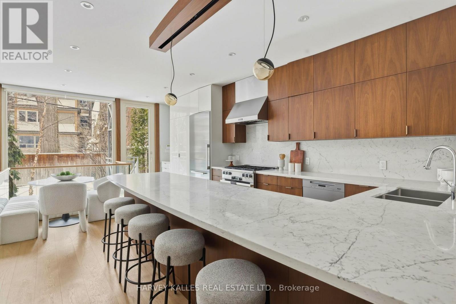 94b Admiral Road, Toronto, Ontario  M5R 2L6 - Photo 9 - C12849222