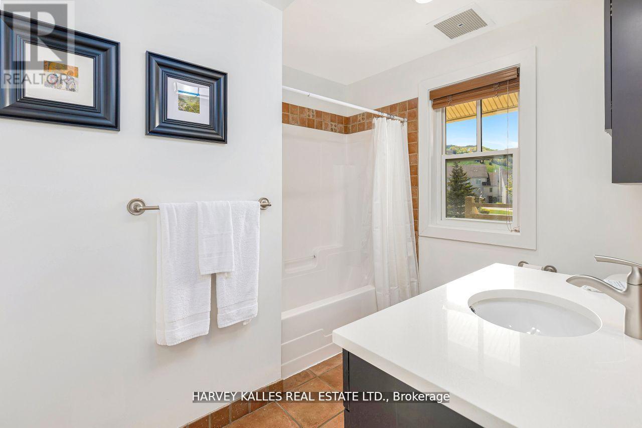 211 - 115 Fairway Court, Blue Mountains, Ontario  L9Y 0P8 - Photo 16 - X12849994