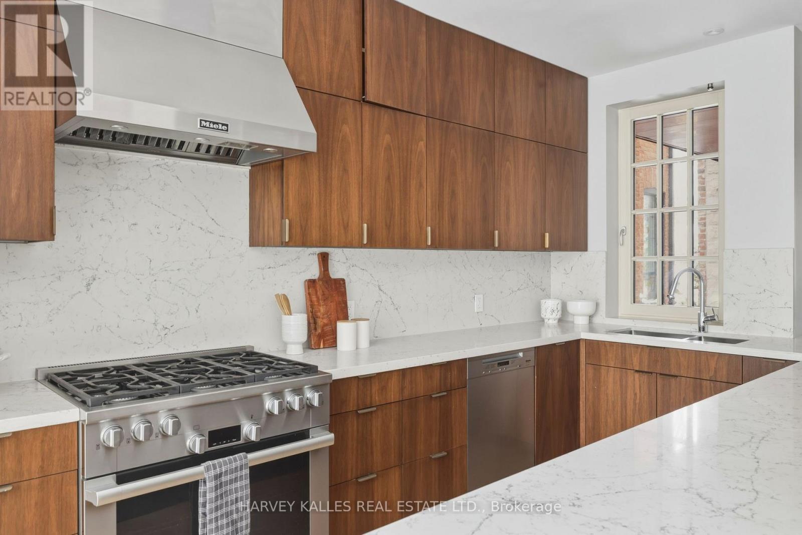 94 B Admiral Road, Toronto, Ontario  M5R 2L6 - Photo 12 - C12850636