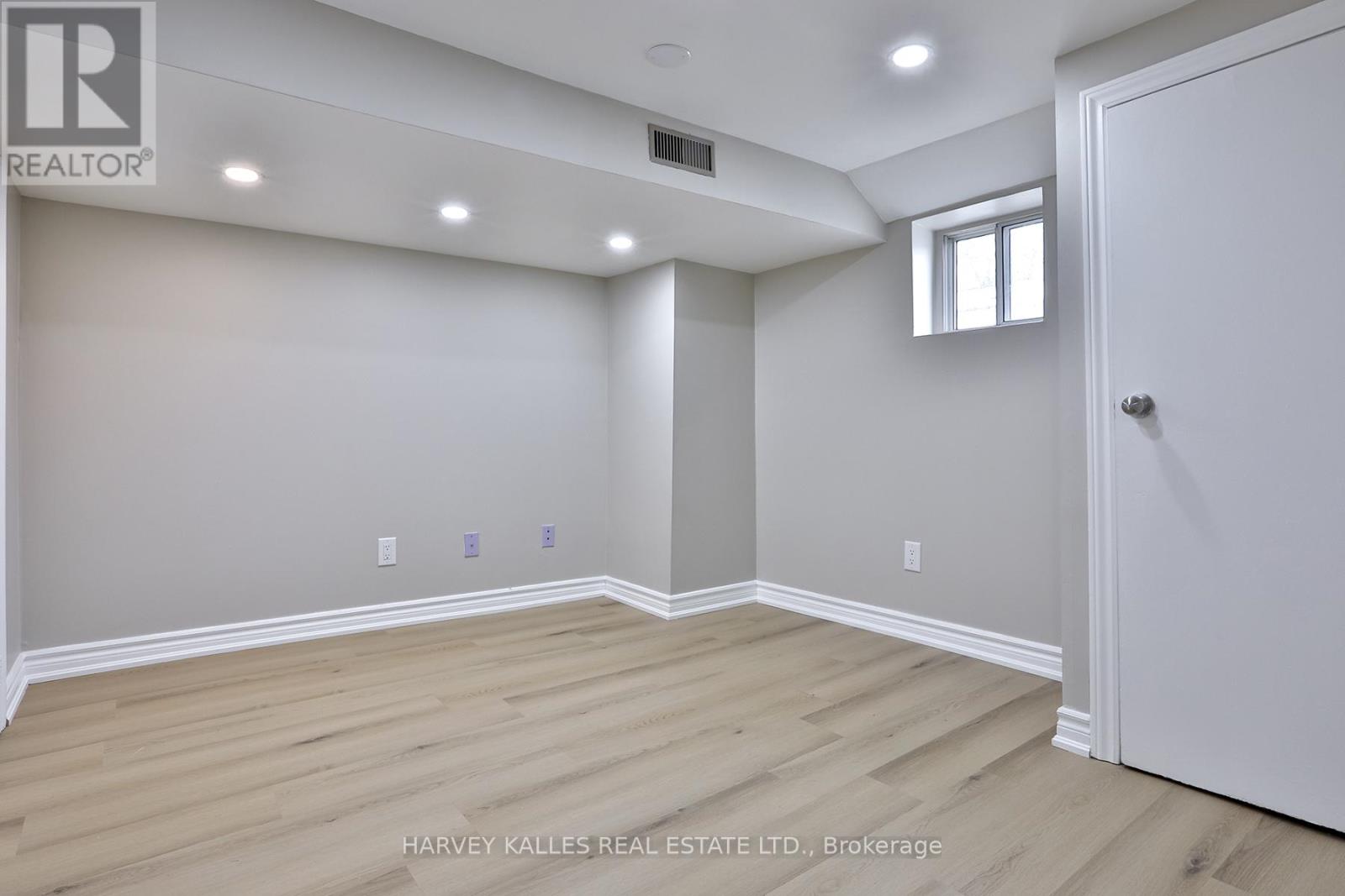 1239 Jane Street, Toronto, Ontario  M6M 4X9 - Photo 17 - W12856228