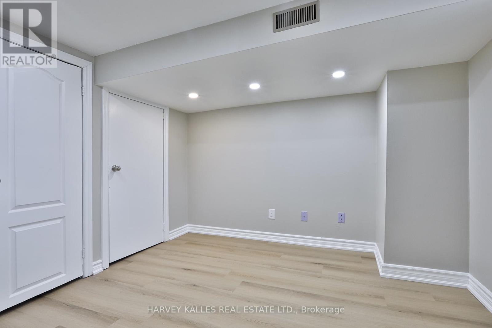 1239 Jane Street, Toronto, Ontario  M6M 4X9 - Photo 18 - W12856228