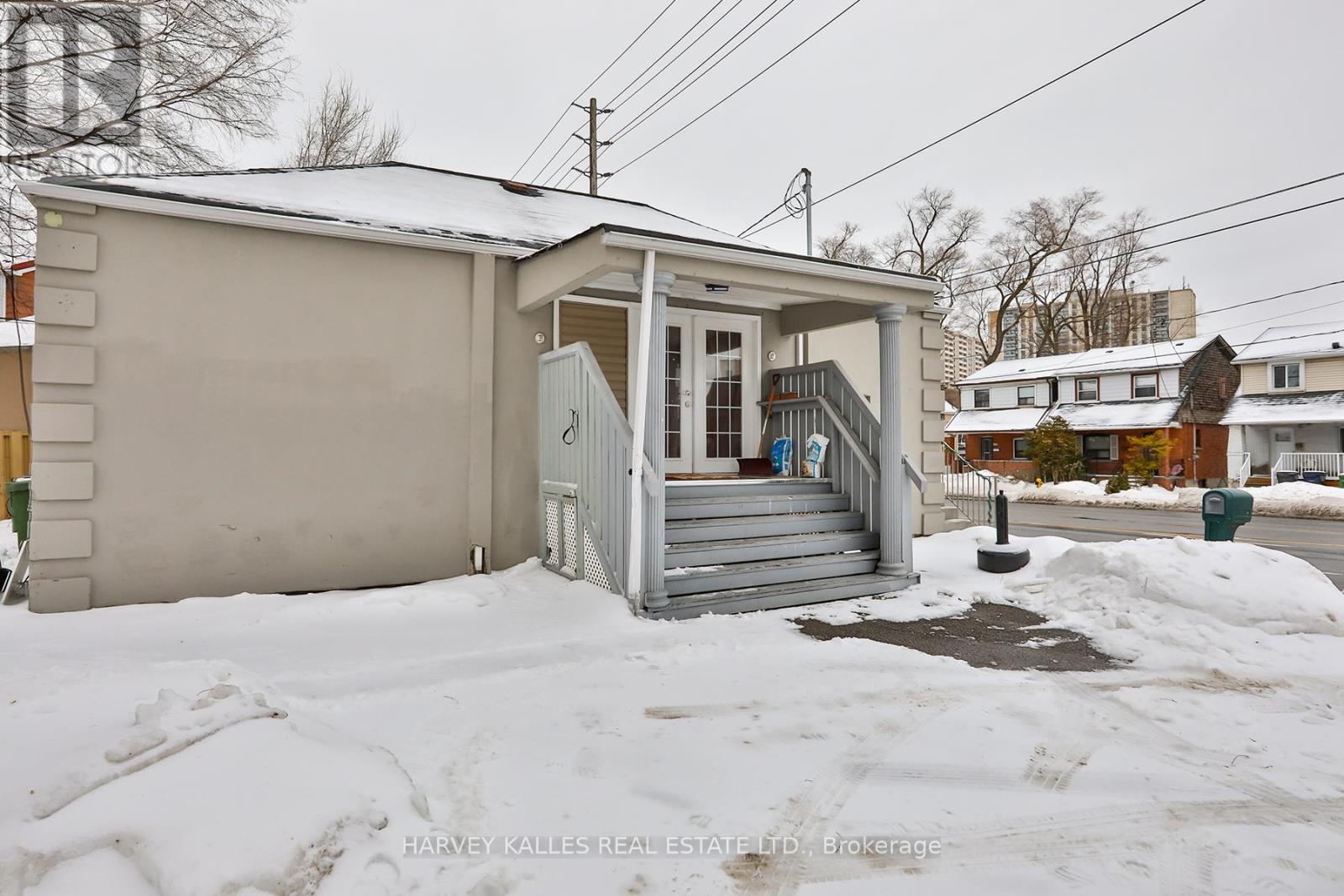 1239 Jane Street, Toronto, Ontario  M6M 4X9 - Photo 32 - W12856228