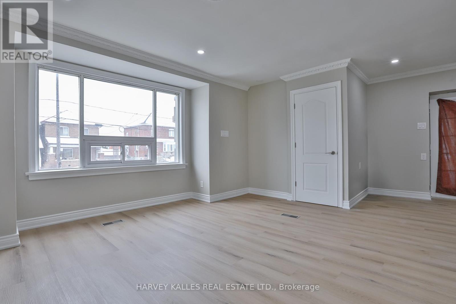1239 Jane Street, Toronto, Ontario  M6M 4X9 - Photo 6 - W12856228
