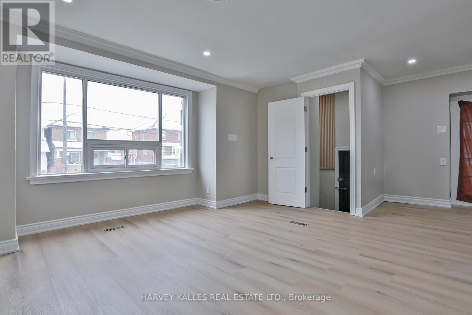 1239 Jane Street, Toronto, Ontario  M6M 4X9 - Photo 7 - W12856228