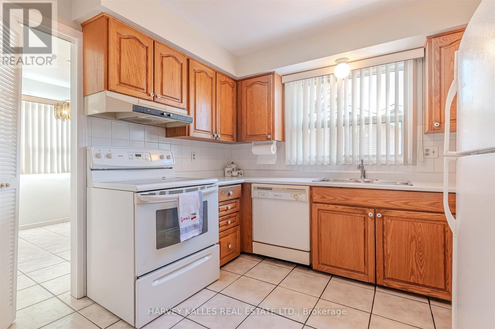 274 Mcgill Street, Mississauga, Ontario  L5A 1V4 - Photo 11 - W12856440