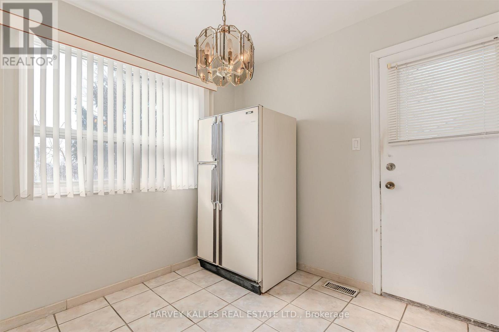 274 Mcgill Street, Mississauga, Ontario  L5A 1V4 - Photo 18 - W12856440