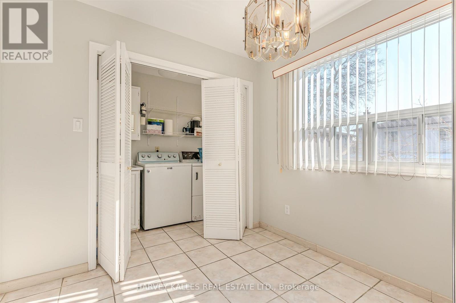 274 Mcgill Street, Mississauga, Ontario  L5A 1V4 - Photo 19 - W12856440