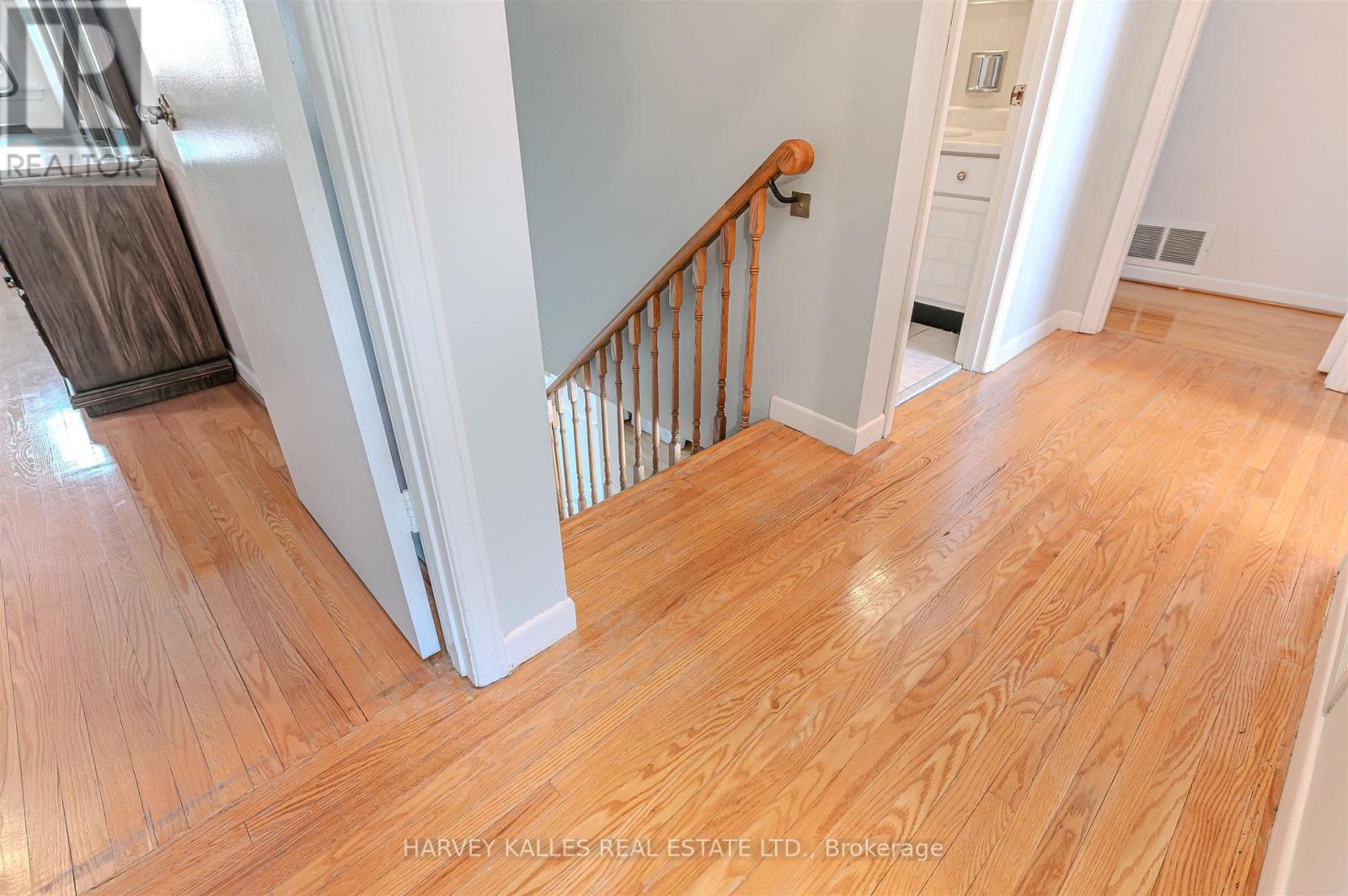 274 Mcgill Street, Mississauga, Ontario  L5A 1V4 - Photo 21 - W12856440