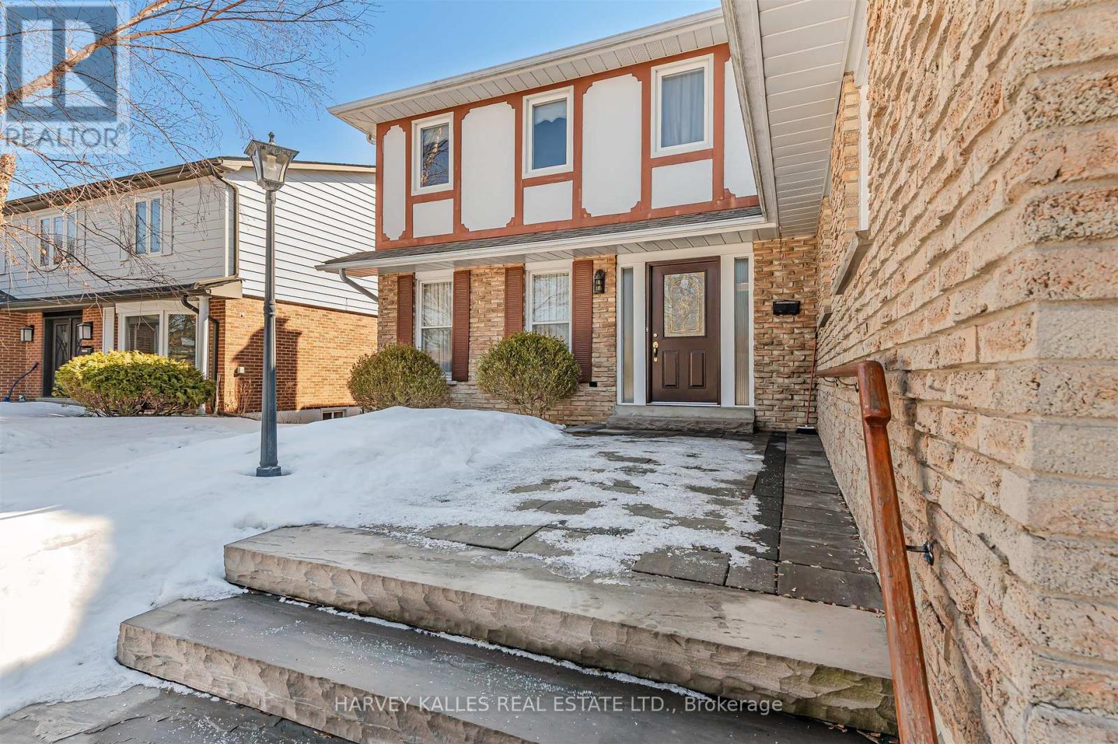 274 Mcgill Street, Mississauga, Ontario  L5A 1V4 - Photo 3 - W12856440