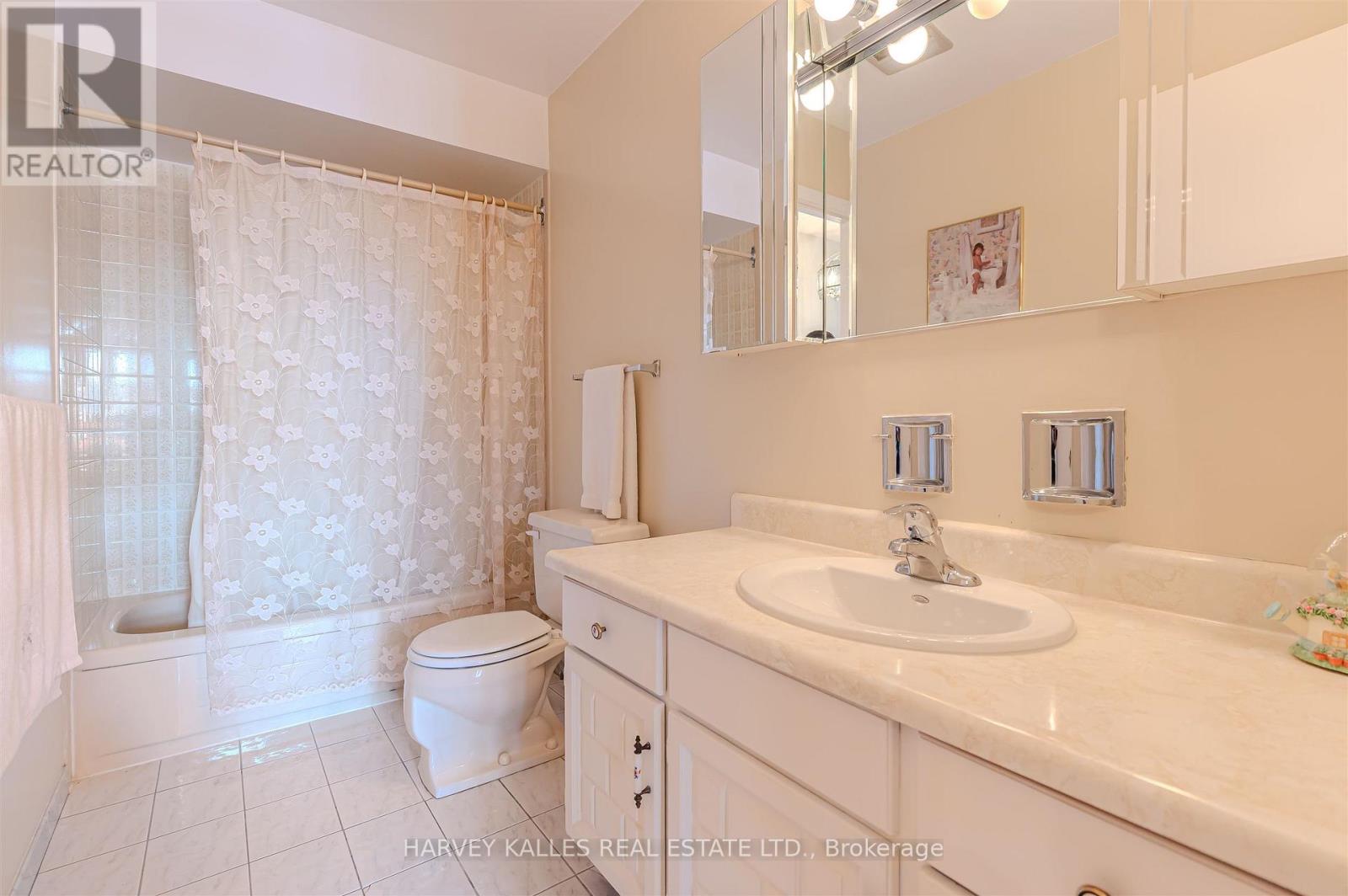 274 Mcgill Street, Mississauga, Ontario  L5A 1V4 - Photo 31 - W12856440