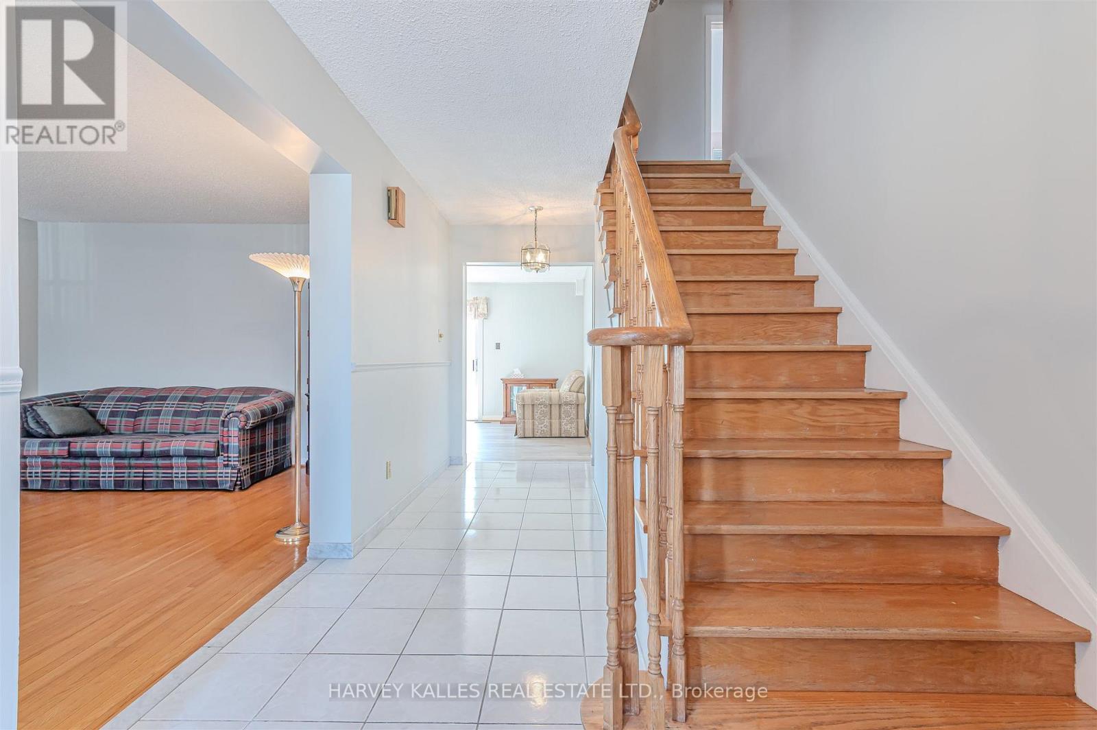 274 Mcgill Street, Mississauga, Ontario  L5A 1V4 - Photo 4 - W12856440