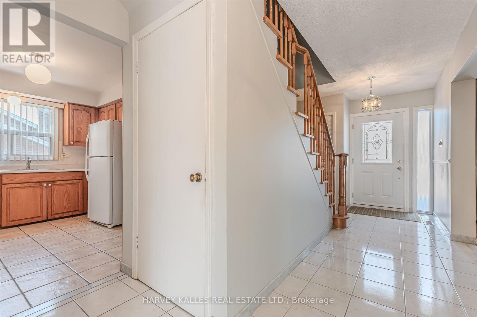 274 Mcgill Street, Mississauga, Ontario  L5A 1V4 - Photo 5 - W12856440