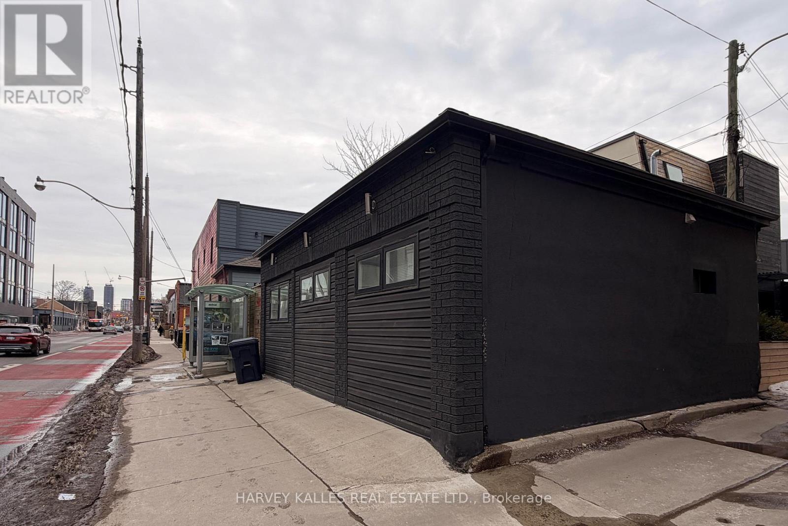 31 Alma Avenue, Toronto, Ontario  M6J 1N2 - Photo 4 - C12856820