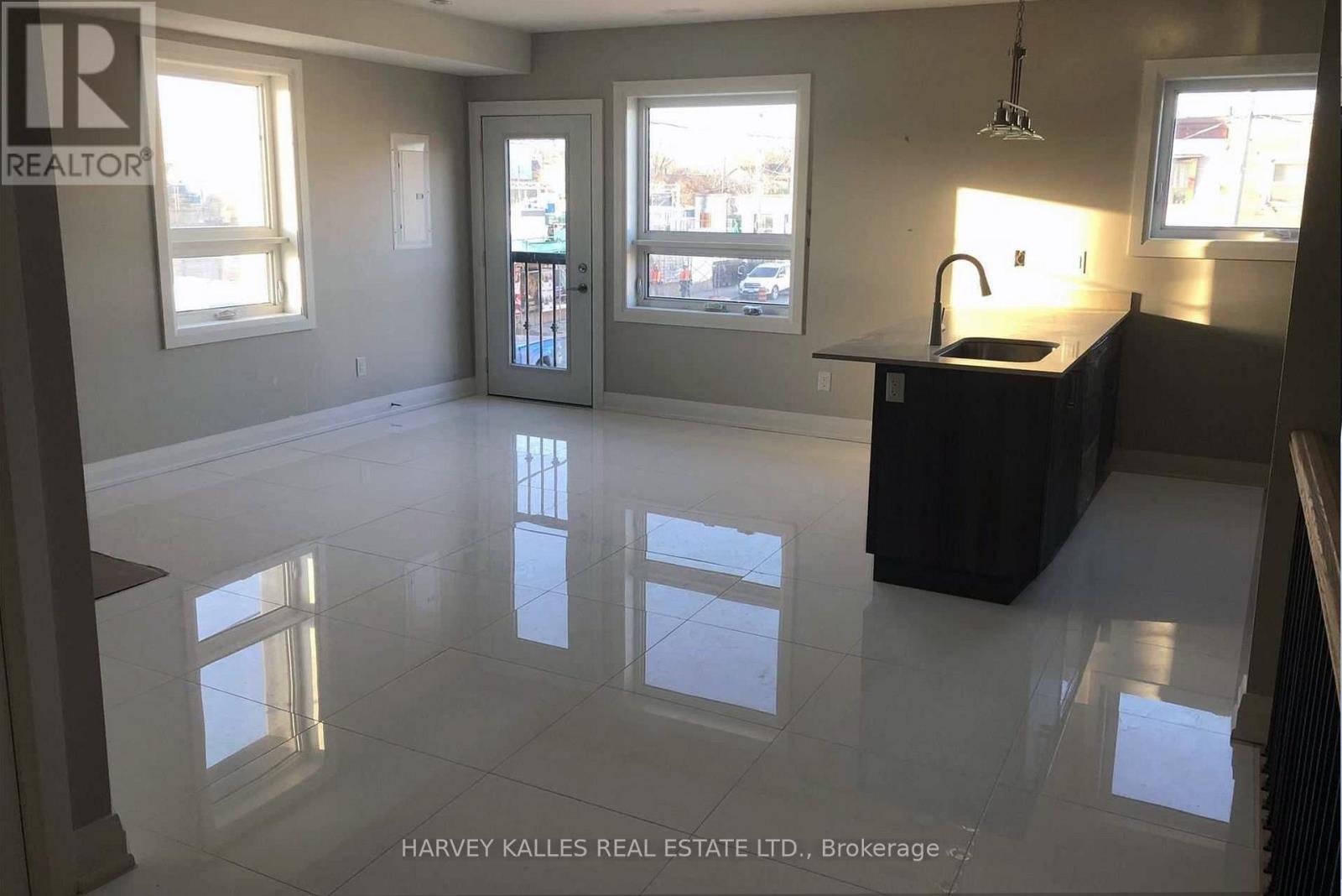 31 Alma Avenue, Toronto, Ontario  M6J 1N2 - Photo 8 - C12856820