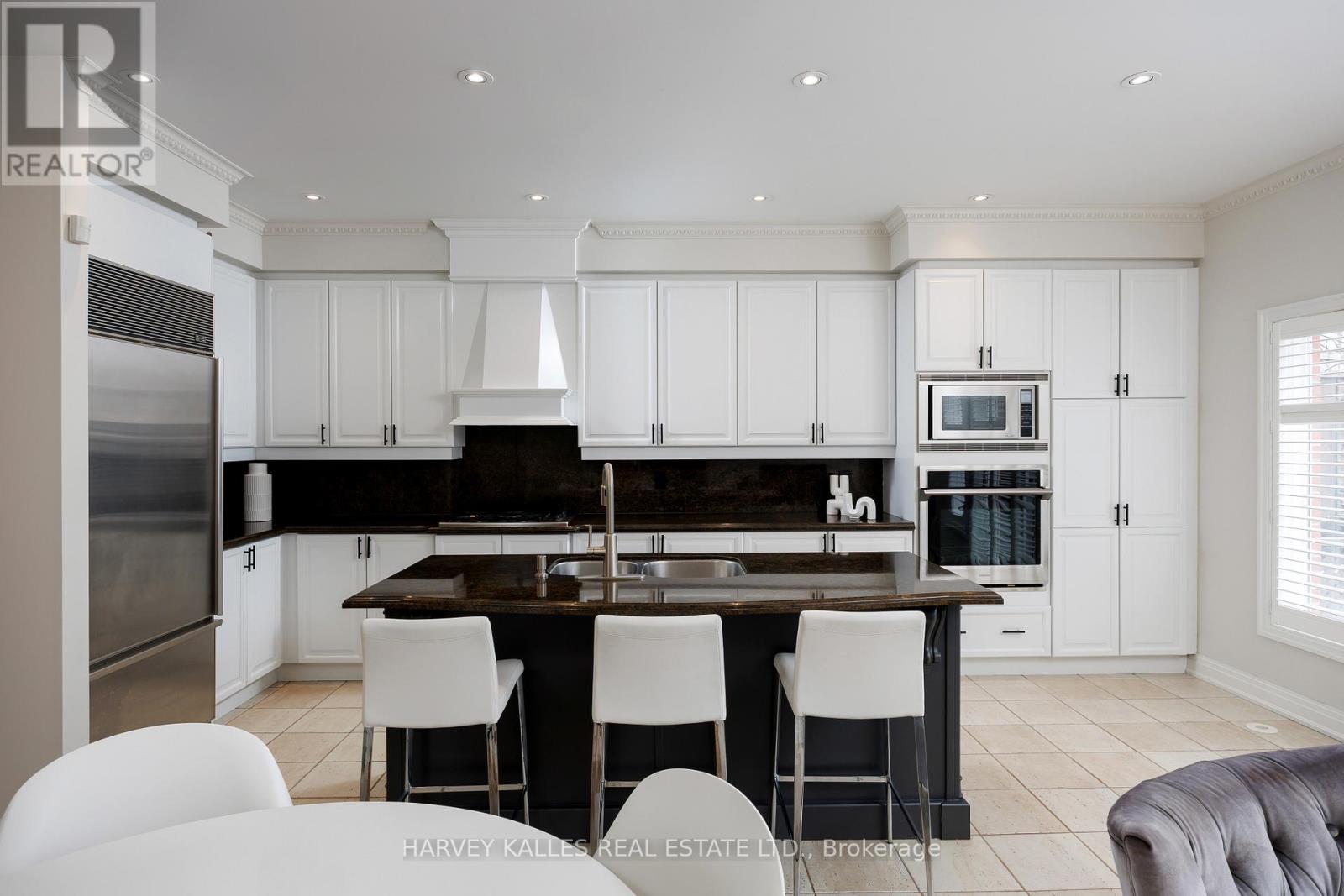 157 St Lawrence Drive, Mississauga, Ontario  L5G 4V2 - Photo 13 - W12859232