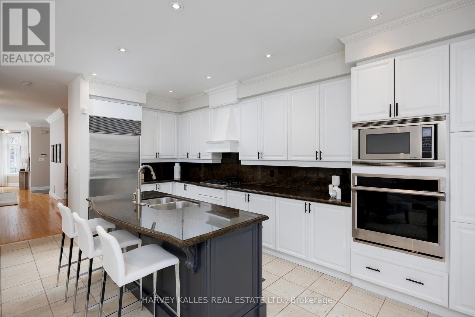 157 St Lawrence Drive, Mississauga, Ontario  L5G 4V2 - Photo 14 - W12859232