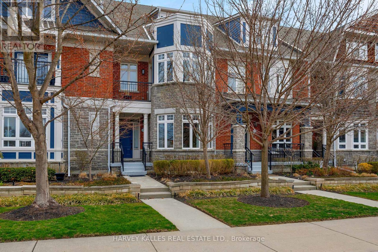 157 St Lawrence Drive, Mississauga, Ontario  L5G 4V2 - Photo 2 - W12859232