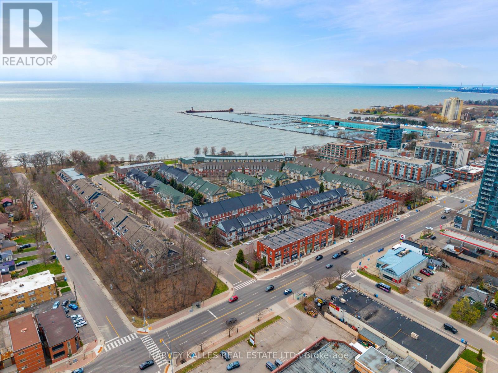 157 St Lawrence Drive, Mississauga, Ontario  L5G 4V2 - Photo 3 - W12859232