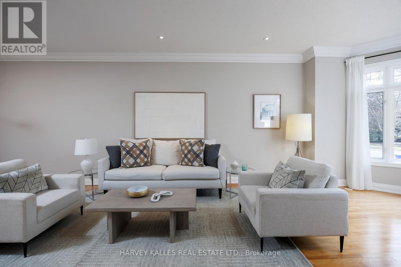 157 St Lawrence Drive, Mississauga, Ontario  L5G 4V2 - Photo 5 - W12859232