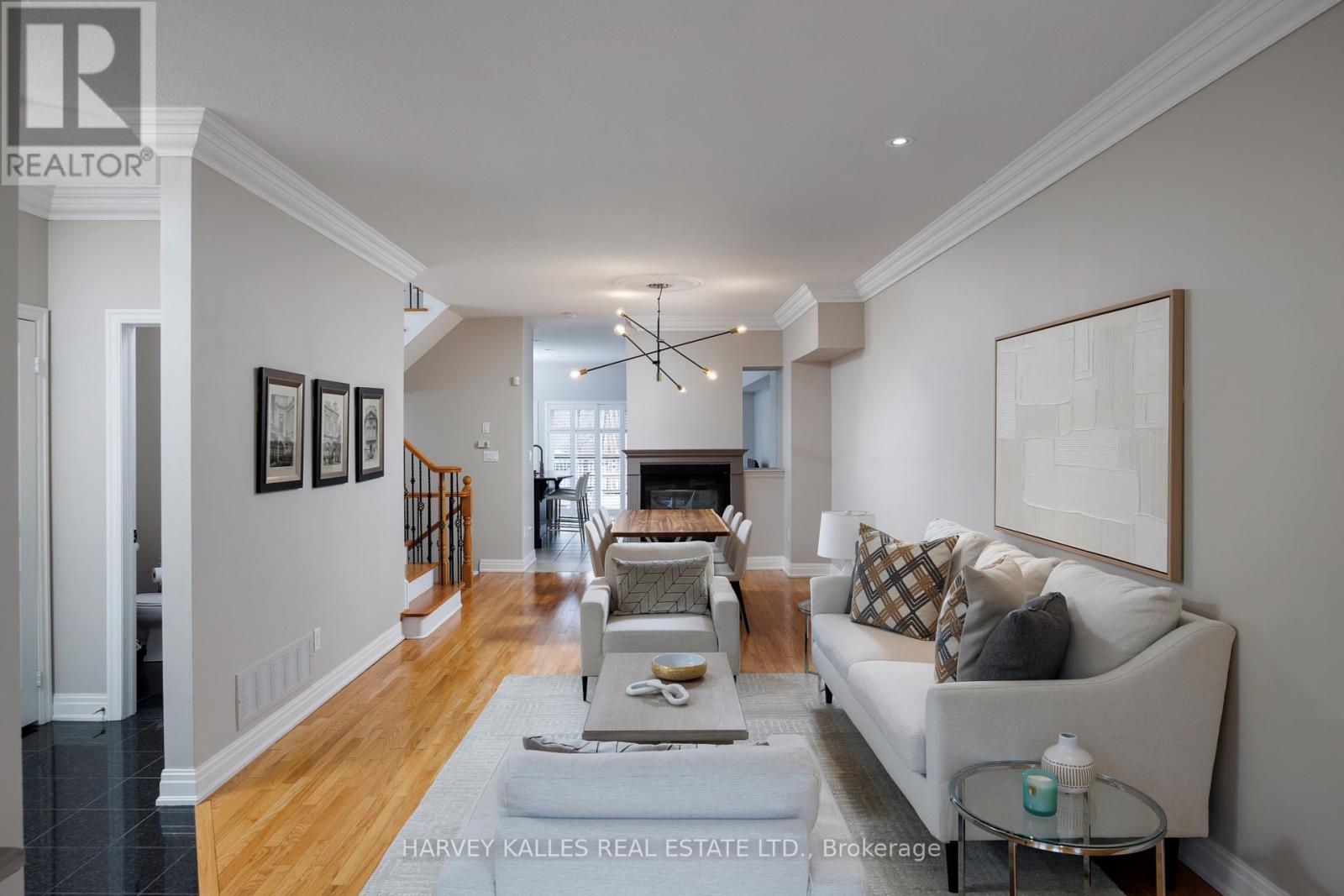 157 St Lawrence Drive, Mississauga, Ontario  L5G 4V2 - Photo 8 - W12859232