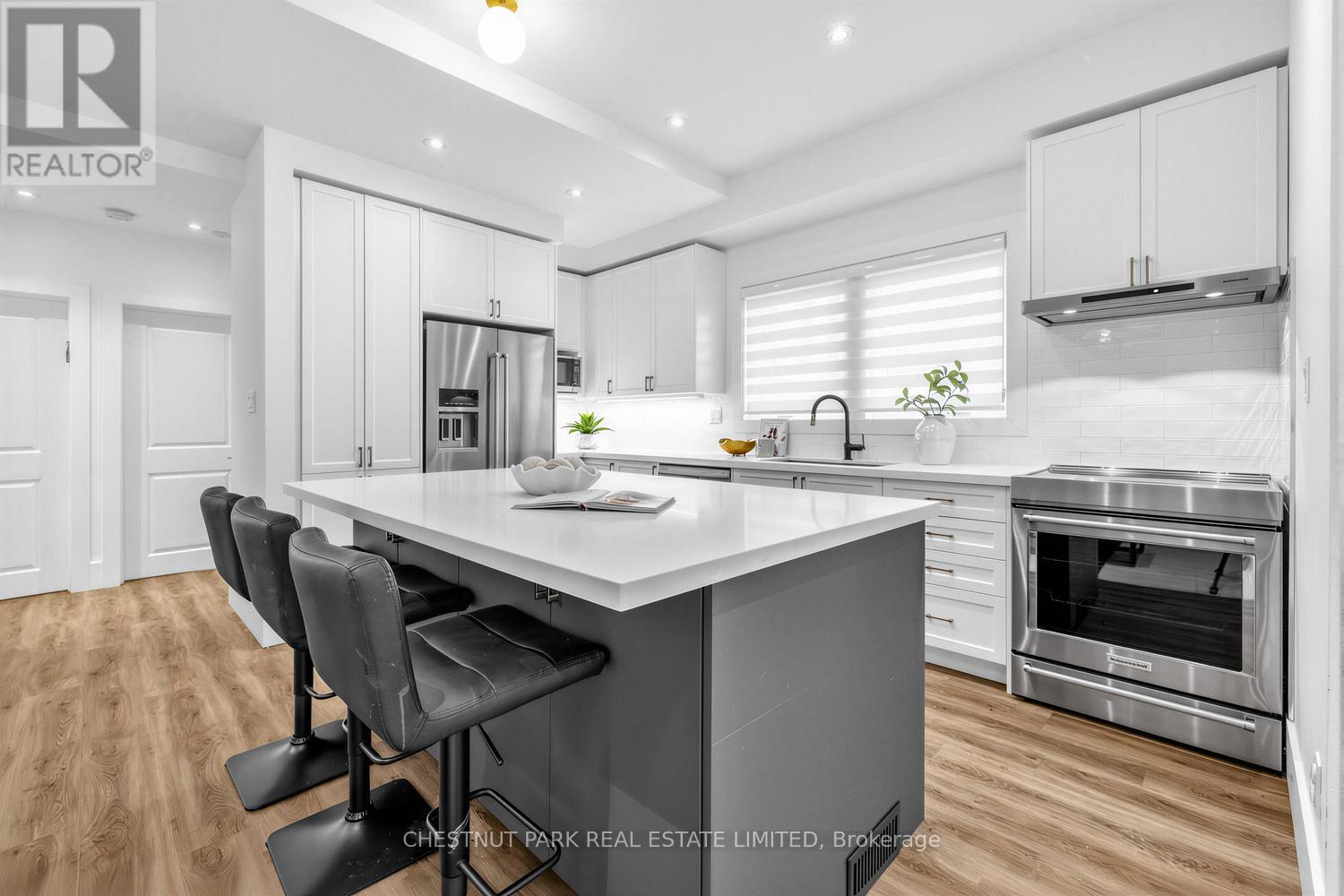 736 Glencairn Avenue, Toronto, Ontario  M6B 2A1 - Photo 15 - C12860576