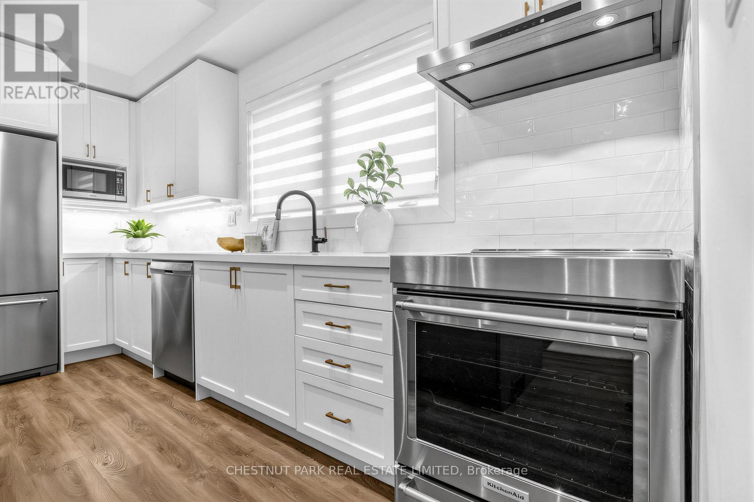 736 Glencairn Avenue, Toronto, Ontario  M6B 2A1 - Photo 16 - C12860576