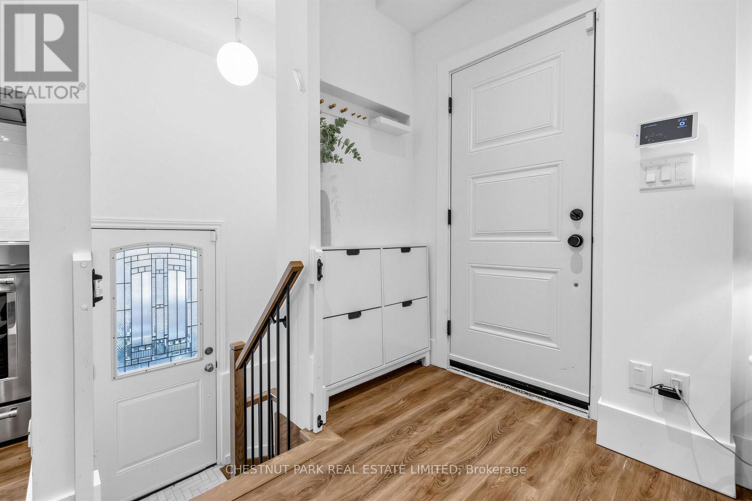 736 Glencairn Avenue, Toronto, Ontario  M6B 2A1 - Photo 4 - C12860576