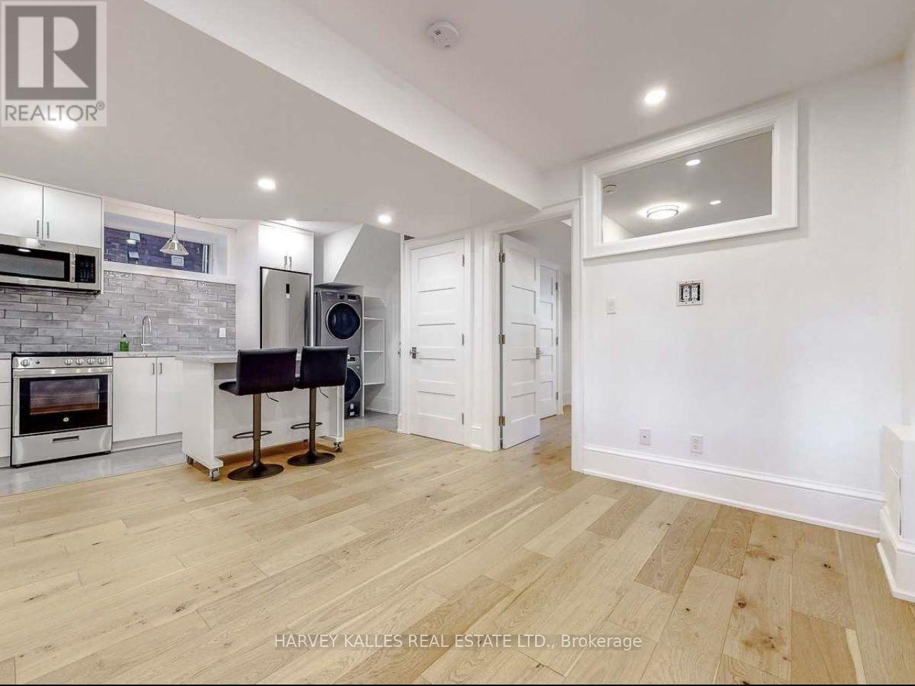 Lower - 10 Duggan Avenue, Toronto, Ontario  M4V 1Y2 - Photo 10 - C12863142