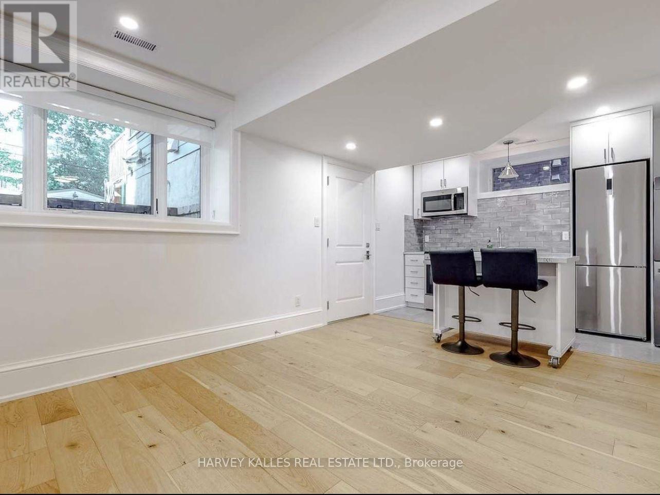 Lower - 10 Duggan Avenue, Toronto, Ontario  M4V 1Y2 - Photo 11 - C12863142