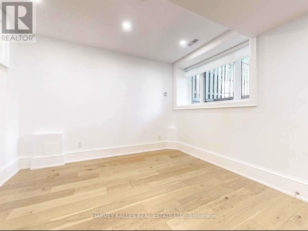 Lower - 10 Duggan Avenue, Toronto, Ontario  M4V 1Y2 - Photo 12 - C12863142