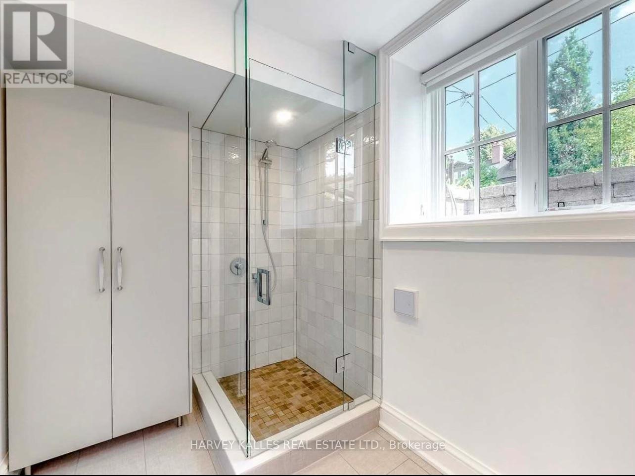 Lower - 10 Duggan Avenue, Toronto, Ontario  M4V 1Y2 - Photo 18 - C12863142