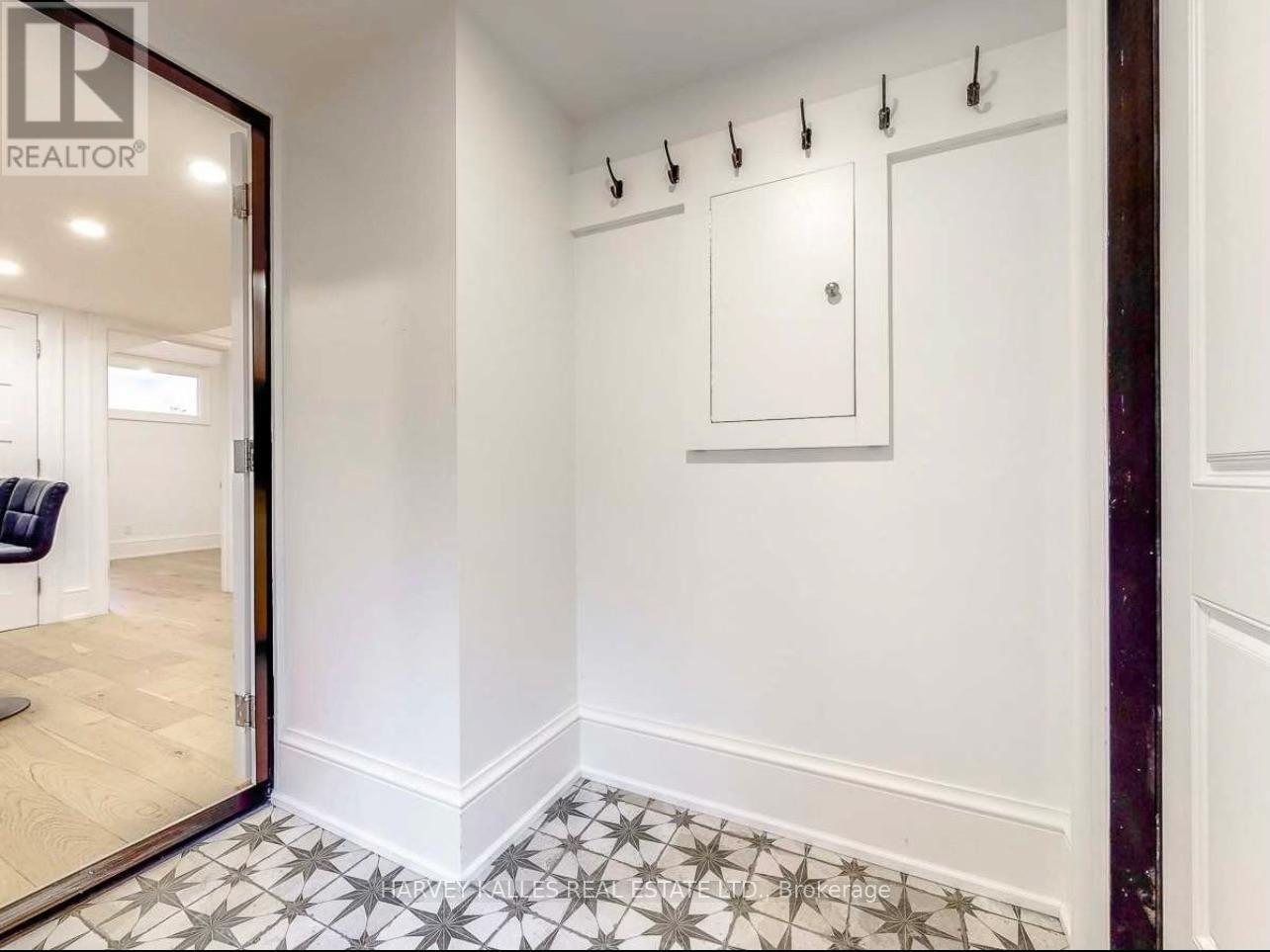 Lower - 10 Duggan Avenue, Toronto, Ontario  M4V 1Y2 - Photo 19 - C12863142