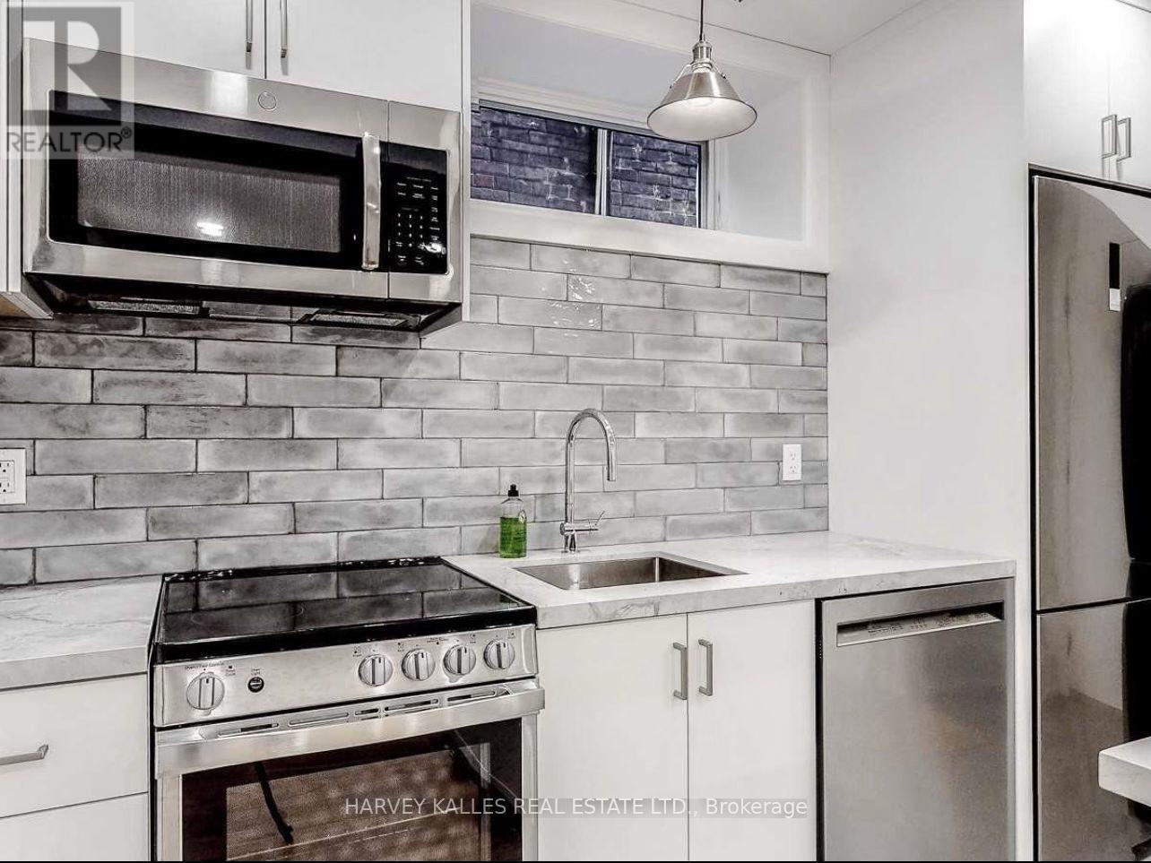 Lower - 10 Duggan Avenue, Toronto, Ontario  M4V 1Y2 - Photo 6 - C12863142