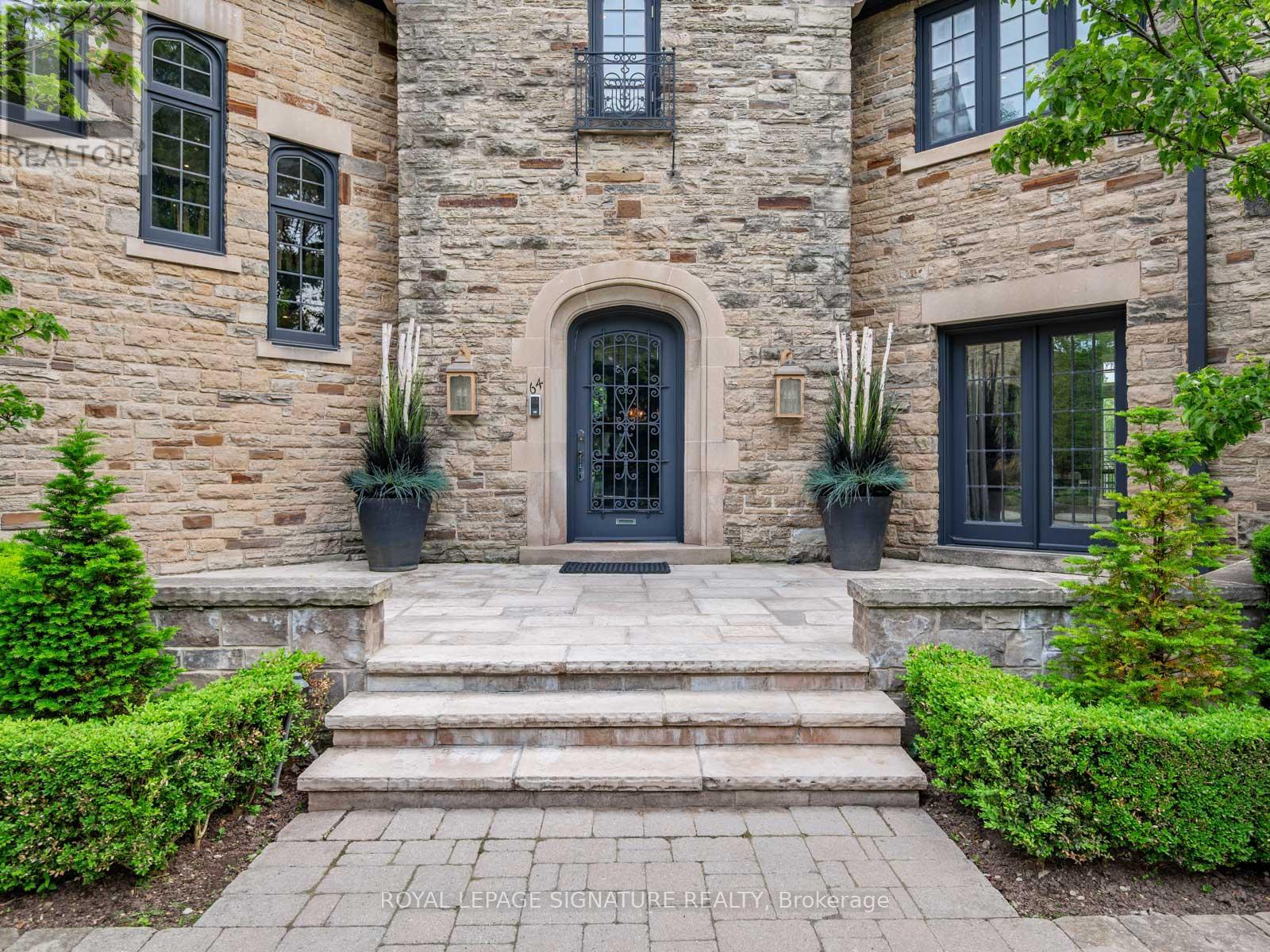 64 Old Forest Hill Road, Toronto, Ontario  M5P 2R2 - Photo 2 - C12865234