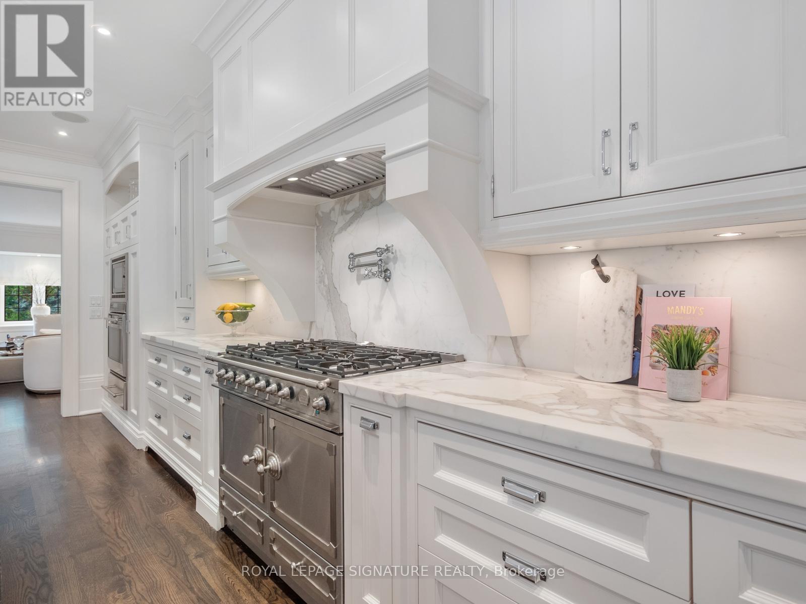 64 Old Forest Hill Road, Toronto, Ontario  M5P 2R2 - Photo 8 - C12865234